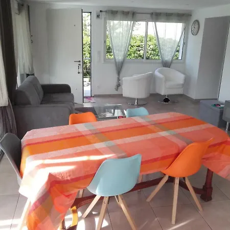Au Domaine De Lea Apartment *